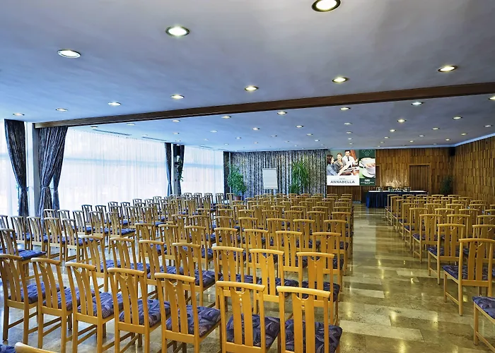 Danubius Hotel Annabella 3*